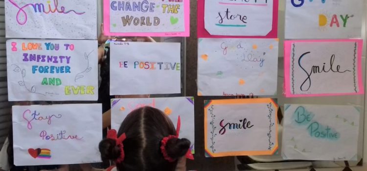 Atividade dos alunos do 5º ano inunda a escola com frases positivas
