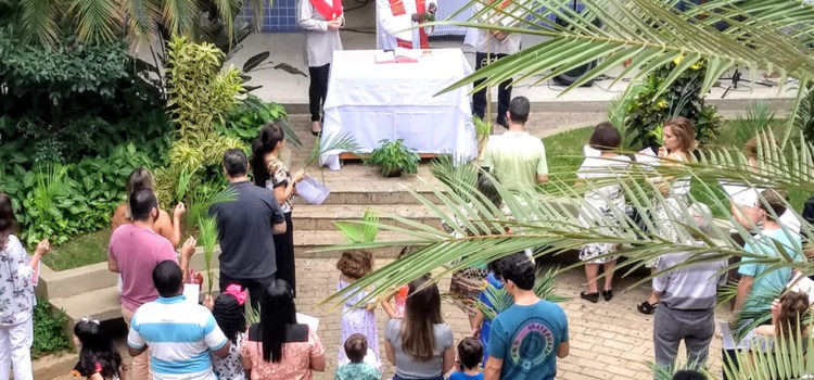 Comunidade Cristã do Colégio Ibituruna celebra o Domingo de Ramos
